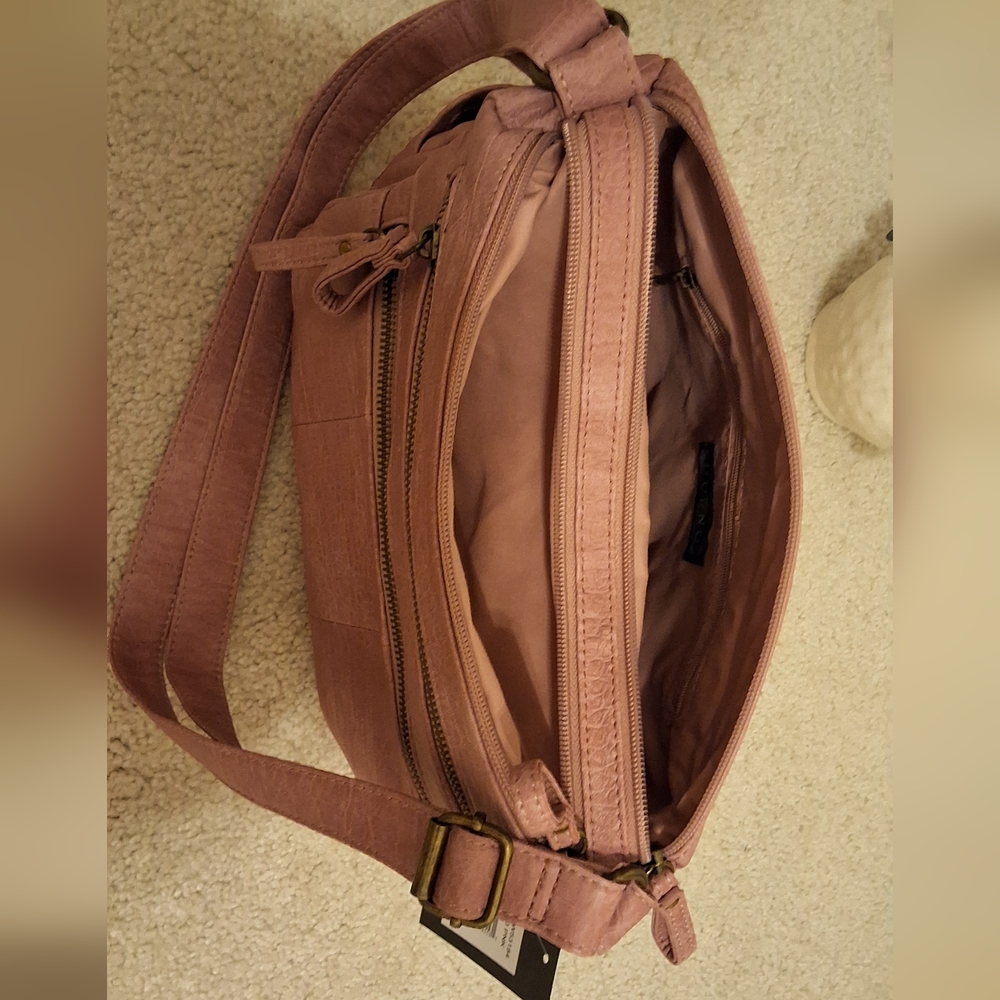 Bueno Collection, NWT, Woman's Hand/Cross Body Bag - Picture 7 of 9